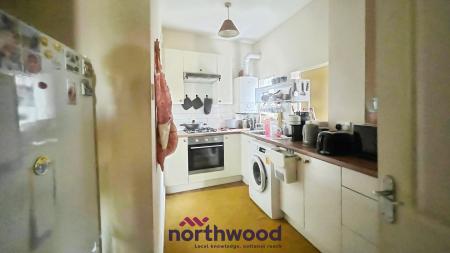 2 bedroom Flat to let in Clifton Road, Newtown, Exeter, EX1