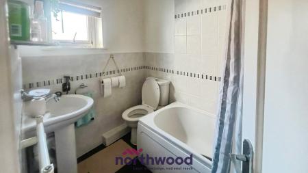 2 bedroom Flat to let in Clifton Road, Newtown, Exeter, EX1