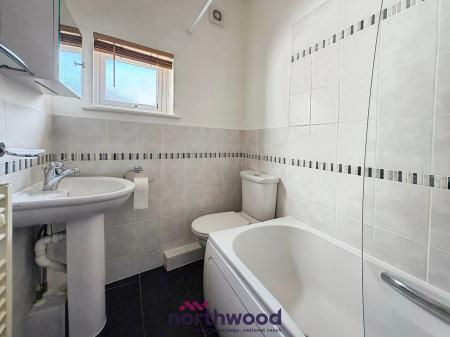 2 bedroom Flat to let in Clifton Road, Newtown, Exeter, EX1
