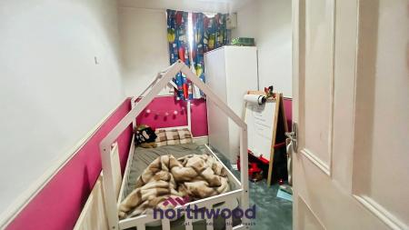 2 bedroom Flat to let in Clifton Road, Newtown, Exeter, EX1