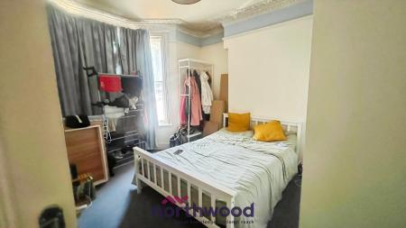 2 bedroom Flat to let in Clifton Road, Newtown, Exeter, EX1
