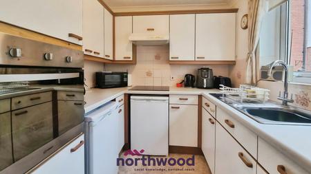 2 bedroom Flat for sale in Mowbray Court, Heavitree, Exeter, EX2