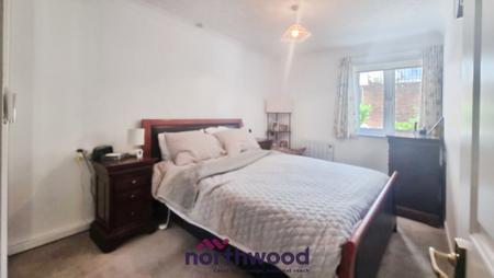 2 bedroom Flat for sale in Mowbray Court, Heavitree, Exeter, EX2