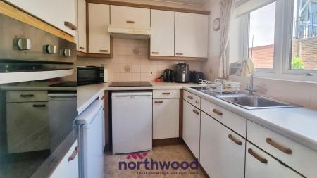 2 bedroom Flat for sale in Mowbray Court, Heavitree, Exeter, EX2