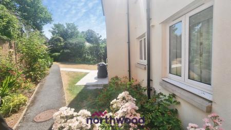 2 bedroom Flat for sale in Mowbray Court, Heavitree, Exeter, EX2