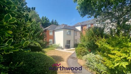 2 bedroom Flat for sale in Mowbray Court, Heavitree, Exeter, EX2