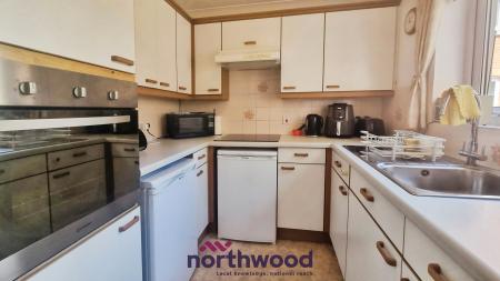 2 bedroom Flat for sale in Mowbray Court, Heavitree, Exeter, EX2