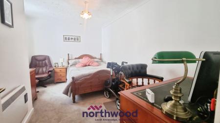 2 bedroom Flat for sale in Mowbray Court, Heavitree, Exeter, EX2