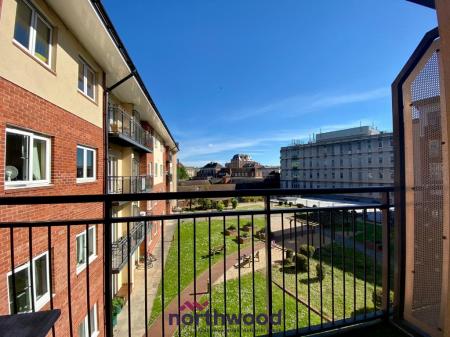2 bedroom Flat to let in New North Road, Central, Exeter, EX4
