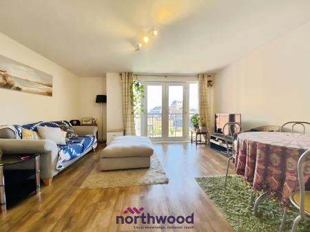 2 bedroom Flat to let in New North Road, Central, Exeter, EX4