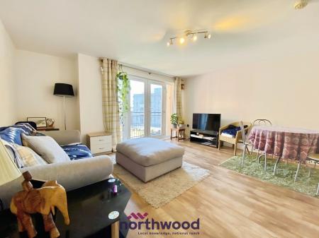 2 bedroom Flat to let in New North Road, Central, Exeter, EX4