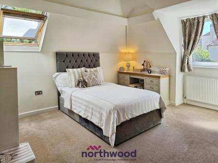 2 bedroom Flat to let in 14 Sands Road, Paignton, TQ4