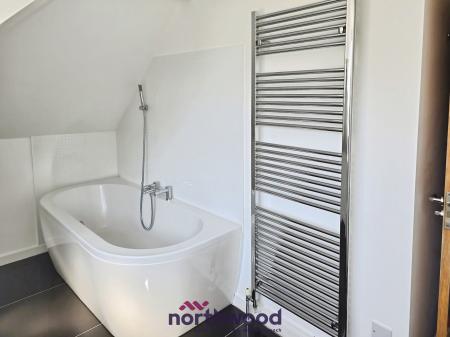 2 bedroom Flat to let in 14 Sands Road, Paignton, TQ4