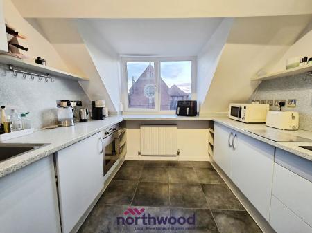 2 bedroom Flat to let in 14 Sands Road, Paignton, TQ4
