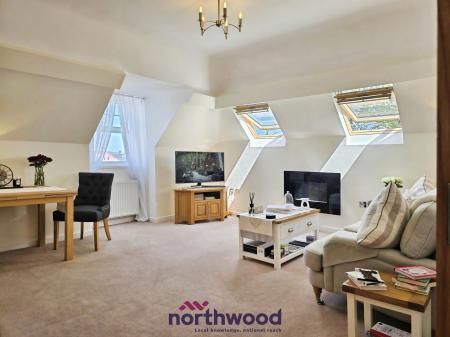 2 bedroom Flat to let in 14 Sands Road, Paignton, TQ4
