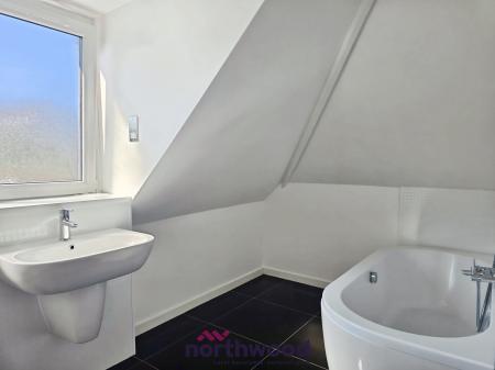 2 bedroom Flat to let in 14 Sands Road, Paignton, TQ4