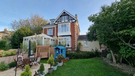 14 Sands Road, Paignton, TQ4