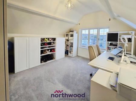 2 bedroom Flat to let in 14 Sands Road, Paignton, TQ4