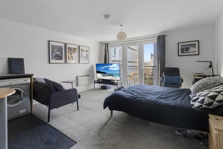 1 bedroom Studio flat to let in New North Road, Central, Exeter, EX4