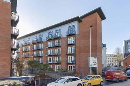 1 bedroom Studio flat to let in New North Road, Central, Exeter, EX4