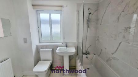 2 bedroom Flat to let in Retail Park Close, Exeter, EX2