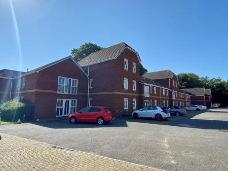 2 bedroom Flat to let in Retail Park Close, Exeter, EX2