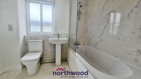 2 bedroom Flat to let in Retail Park Close, Exeter, EX2