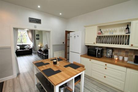 3 bedroom Semi-detached house for sale in Peathill Terrace, Bonnybridge, FK4