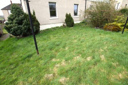 2 bedroom Flat for sale in Haining Terrace, Whitecross, EH49