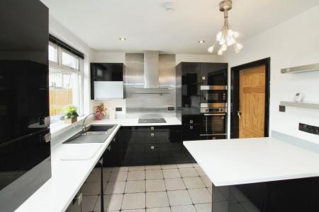 3 bedroom Terraced House for sale in Ladeside Crescent, Stenhousemuir, FK5