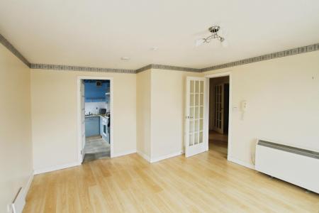 2 bedroom Flat for sale in Woodside Court, Falkirk, FK1