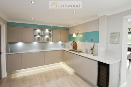 4 bedroom Detached house for sale in McCowan Crescent, Kinnaird Village, Larbert, FK5