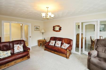 3 bedroom Bungalow for sale in Reilly Gardens, Bonnybridge, Stirlingshire, FK4