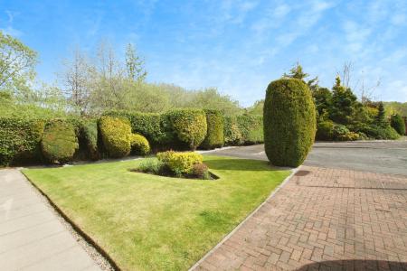 3 bedroom Bungalow for sale in Reilly Gardens, Bonnybridge, Stirlingshire, FK4