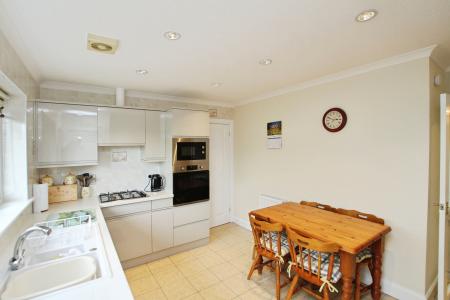 3 bedroom Bungalow for sale in Reilly Gardens, Bonnybridge, Stirlingshire, FK4