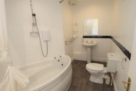 1 bedroom Flat to let in Station Road, Shotts, ML7