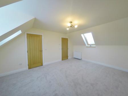 4 bedroom Terraced House to let in Lower Canglour, Stirling, FK7