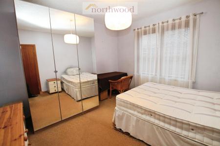 2 bedroom Flat for sale in Deanfield Crescent, Bo'ness, West Lothian, EH51