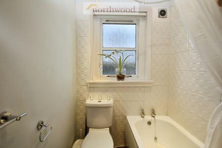 2 bedroom Flat for sale in Deanfield Crescent, Bo'ness, West Lothian, EH51