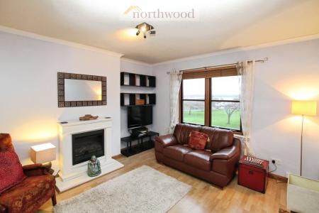 2 bedroom Flat for sale in Deanfield Crescent, Bo'ness, West Lothian, EH51