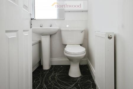 2 bedroom Flat to let in Izatt Terrace, Clackmannan, FK10