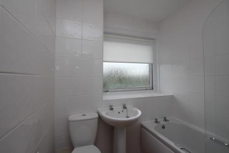 2 bedroom Flat to let in Stevenson Street, Grangemouth, FK3