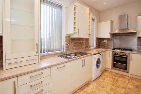 2 bedroom Flat to let in Carronflats Road, Grangemouth, FK3