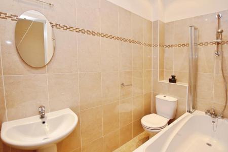 2 bedroom Flat to let in Carronflats Road, Grangemouth, FK3