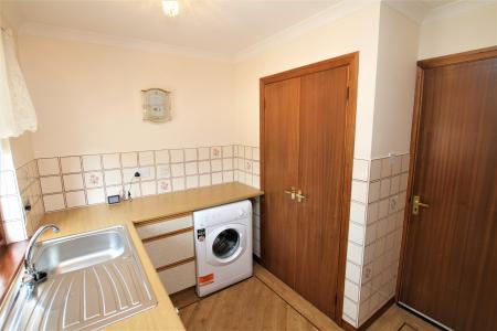 2 bedroom Bungalow to let in Carrongrove Avenue, Falkirk, FK2