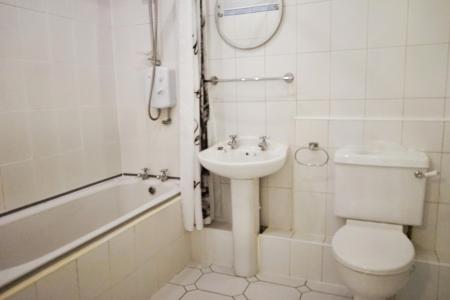 2 bedroom Flat to let in East Bridge Street, Falkirk, FK1