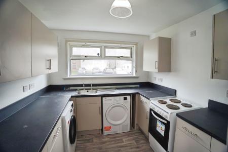 2 bedroom Flat to let in Lumley Place, Grangemouth, Falkirk, FK3