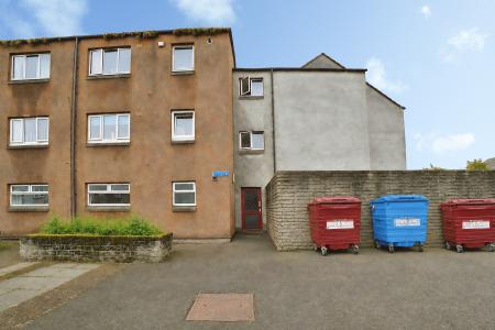 2 bedroom Flat to let in Lumley Place, Grangemouth, Falkirk, FK3