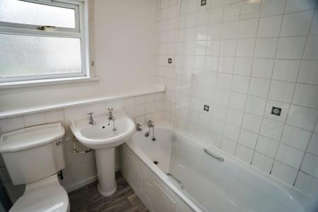 2 bedroom Flat to let in Lumley Place, Grangemouth, Falkirk, FK3