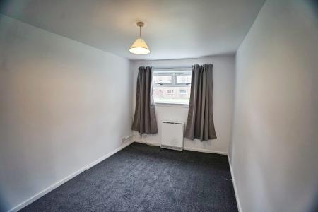 2 bedroom Flat to let in Lumley Place, Grangemouth, Falkirk, FK3